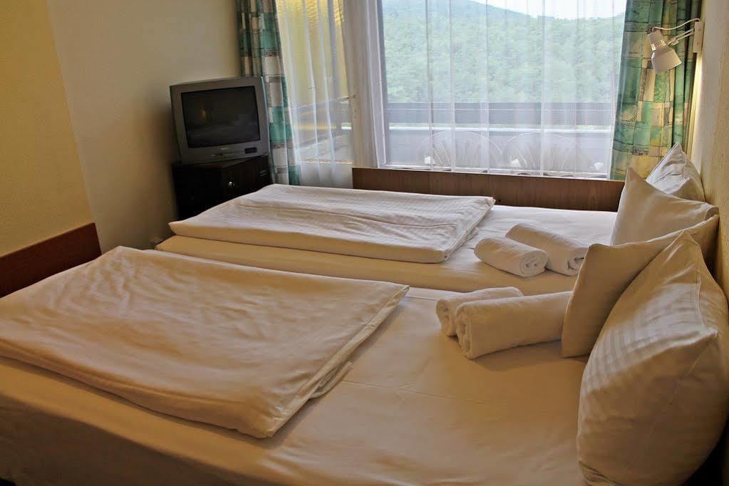 Hotel Szieszta Sopron Esterno foto